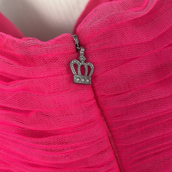 Size 6 fuchsia prom dress with colorful design - Picture 6 of 6